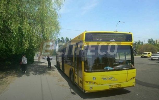 В Киеве обстреляли автобус