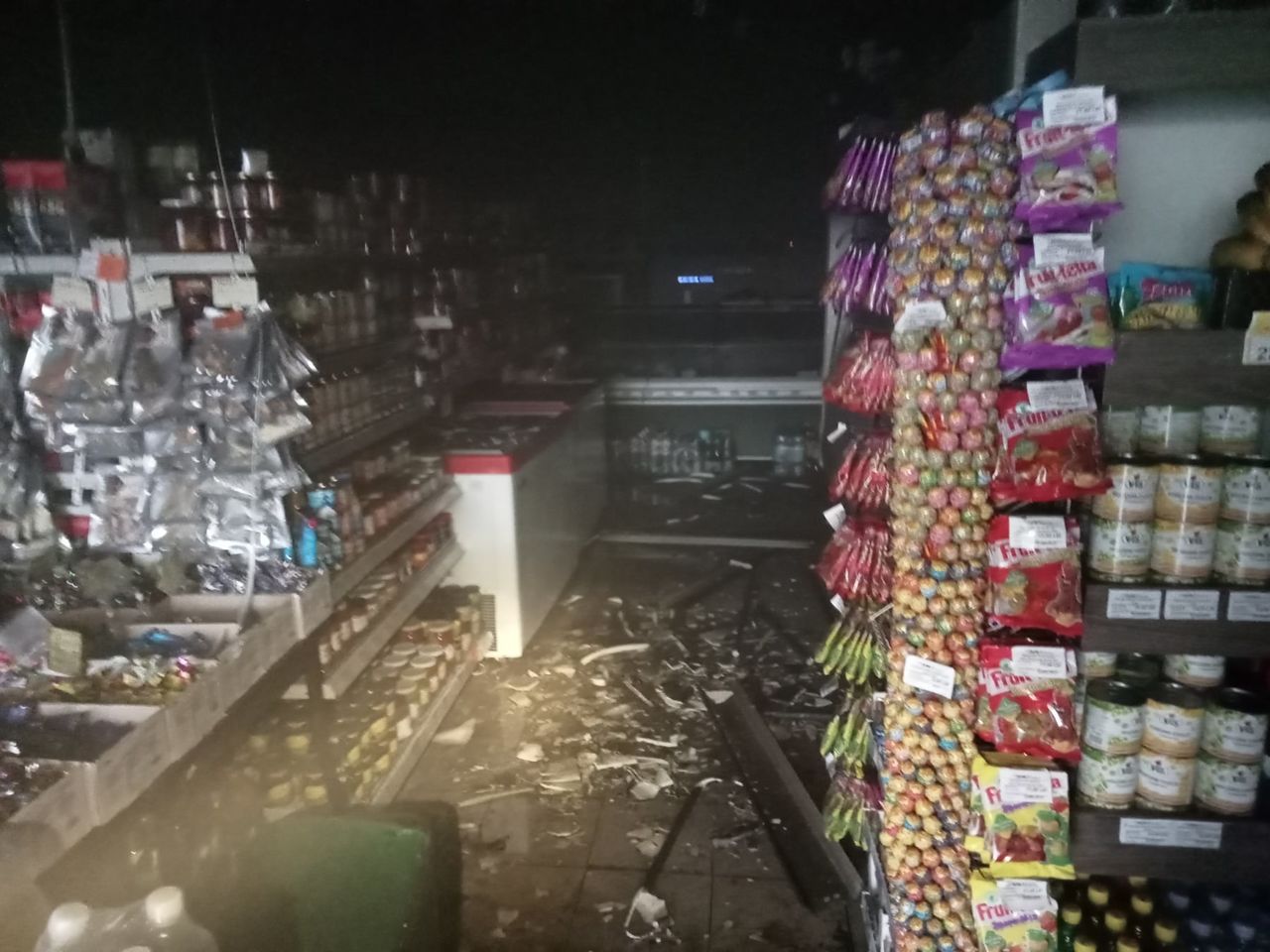 Загорелся холодильник: пожарные ликвидировали пожар в магазине в центре Кишинева