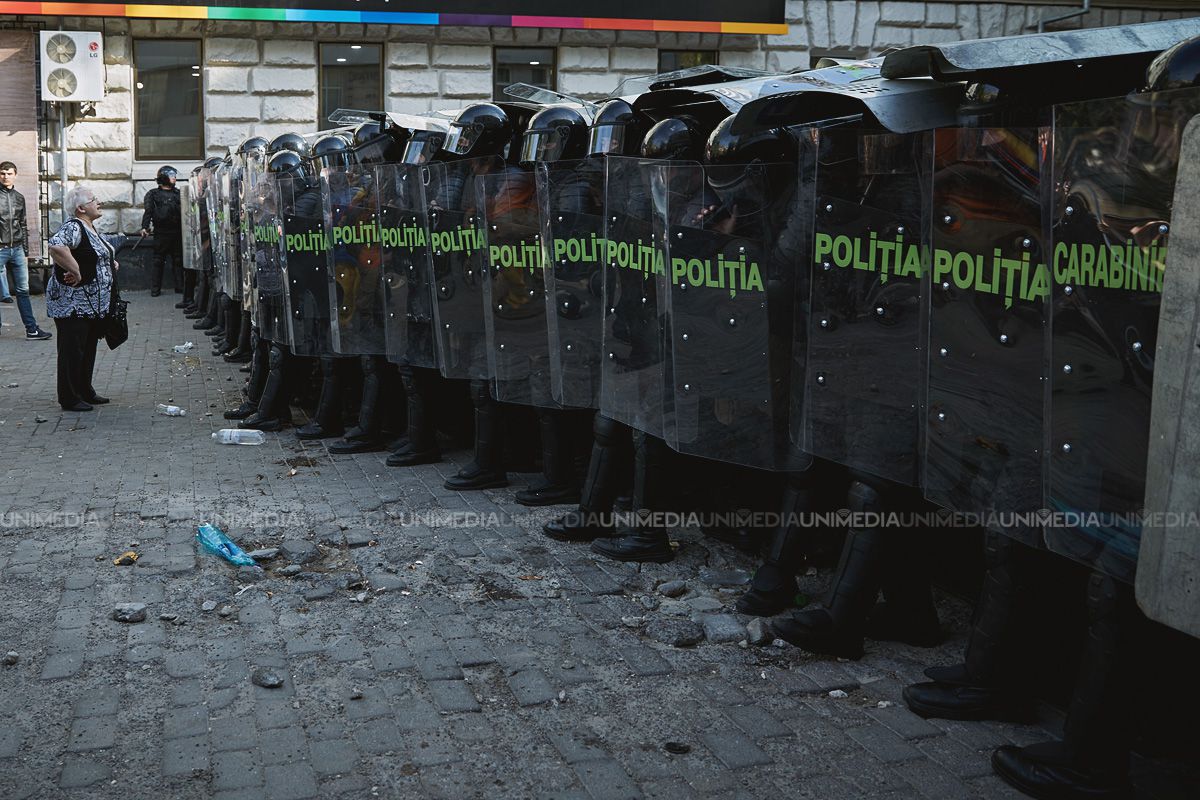 Cum a motivat Jizdan prezența poliției în fața casei lui Plahotniuc