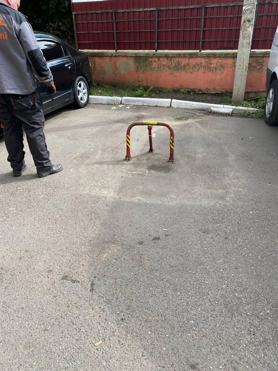 Barierele de parcare instalate ilegal, demontate în Capitală