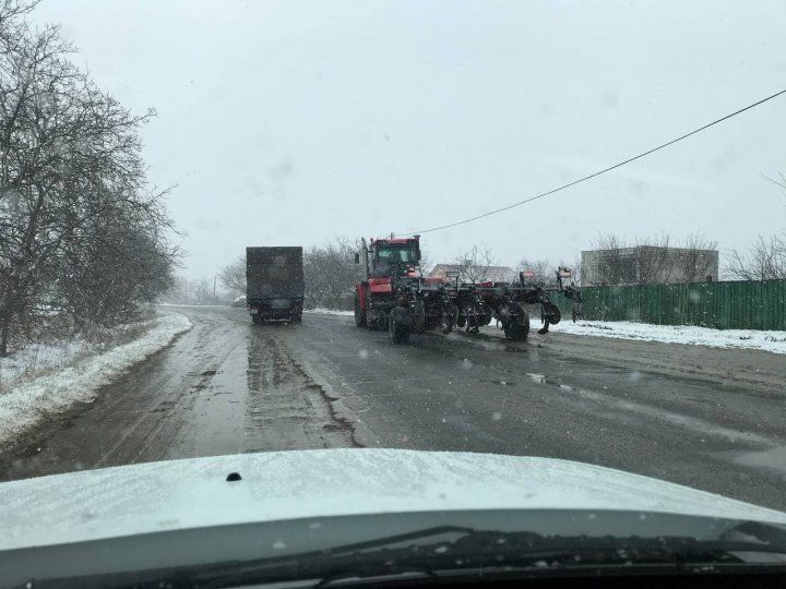 В Кантемирском районе произошло ДТП: автомобиль столкнулся с трактором