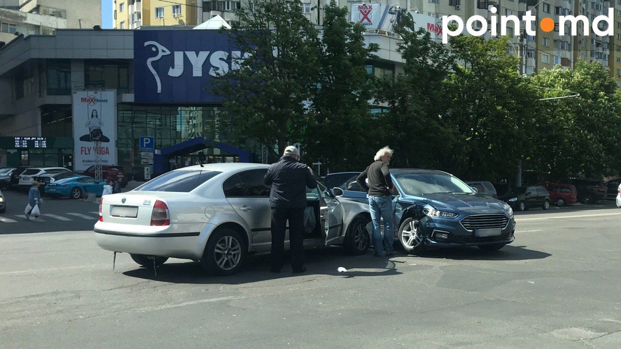 ДТП на Московском проспекте: на место аварии прибыла скорая