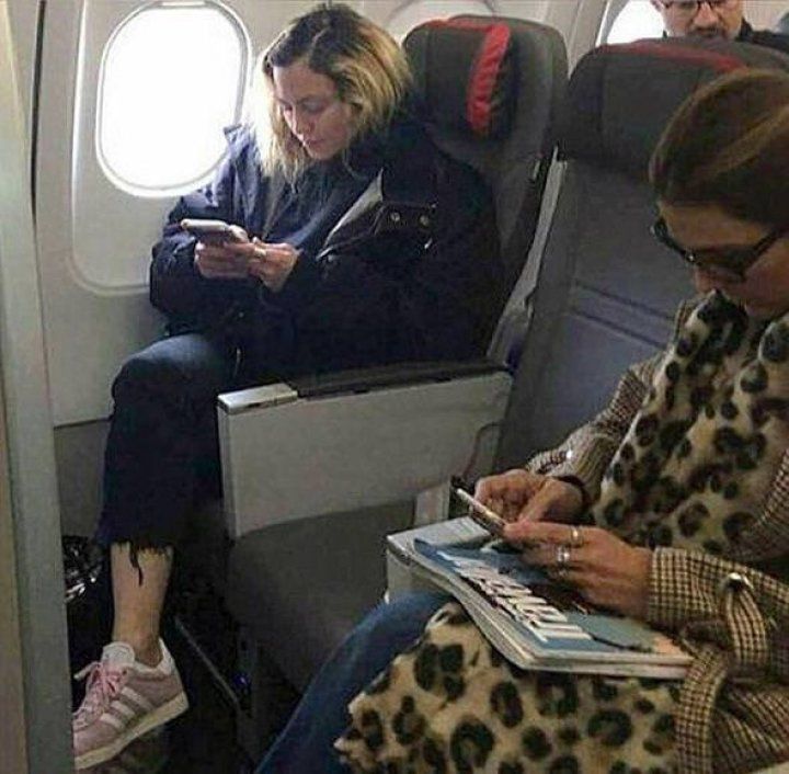 Greu de imaginat: Cum a fost surprinsă Madonna în avion. Fanii au fost șocați