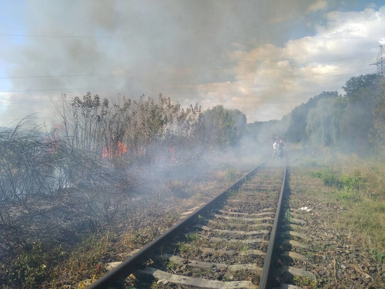В Унгенах у железной дороги вспыхнул пожар