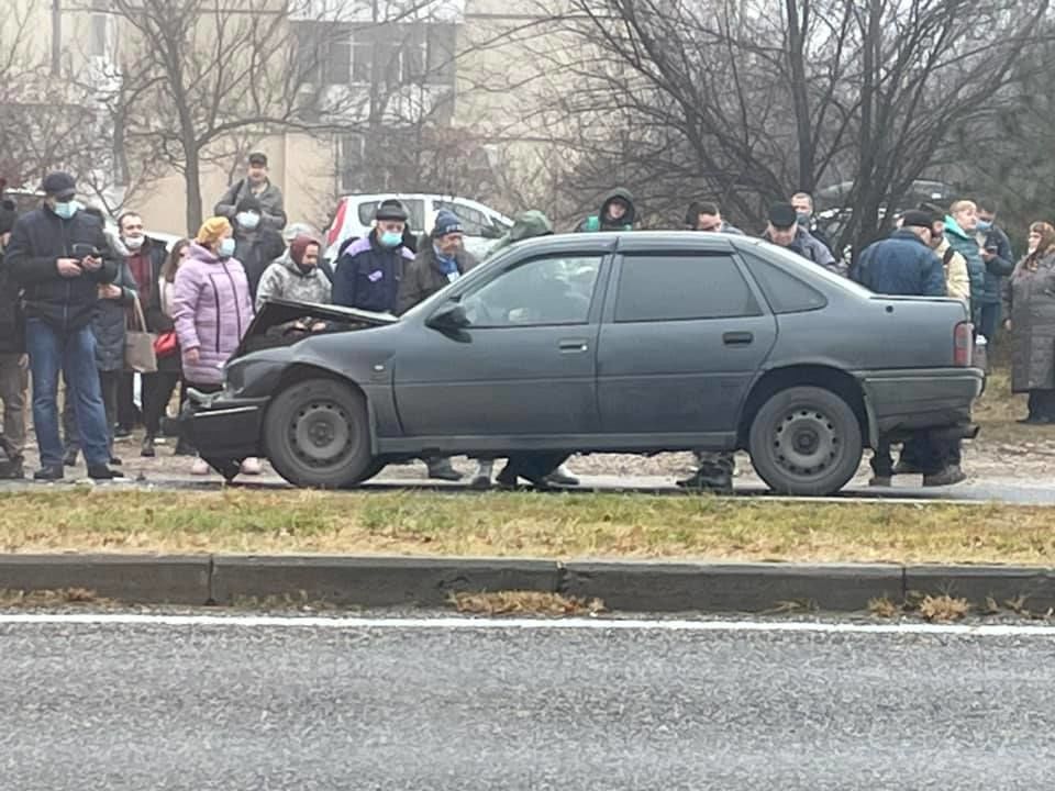 В столице столкнулись рейсовый автобус и автомобиль