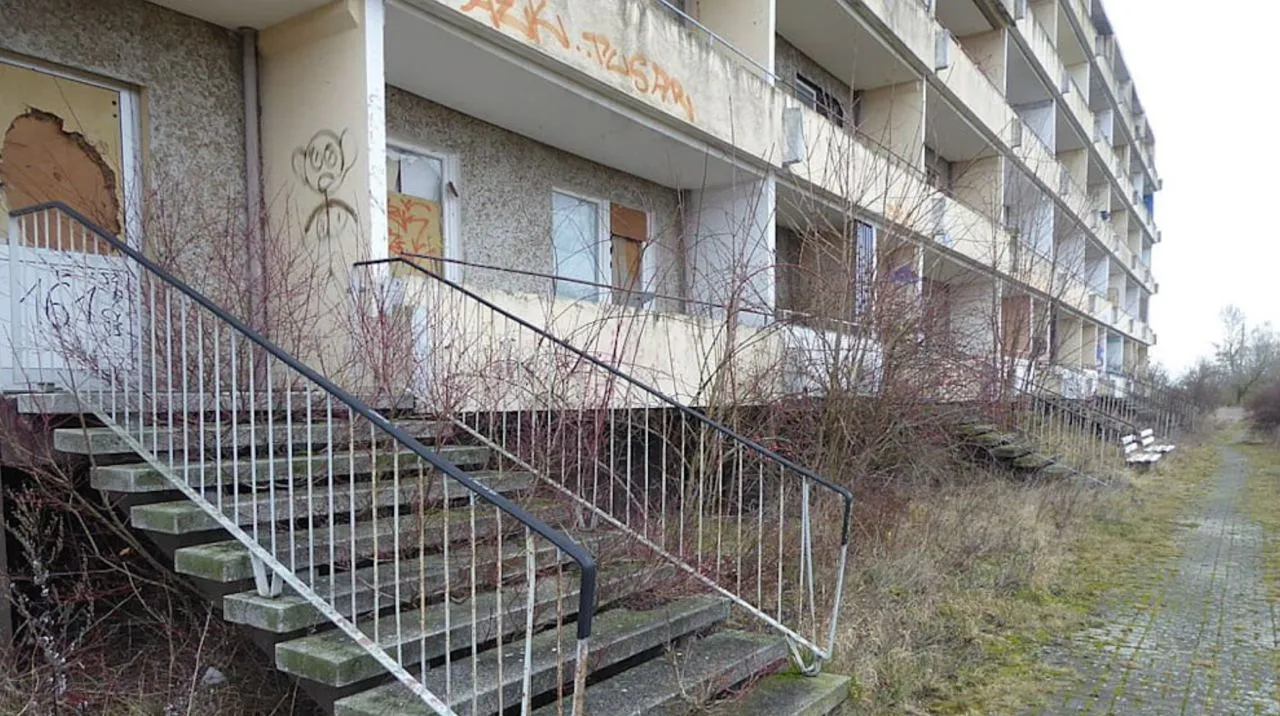 Un cartier abandonat din perioada RDG de lângă Magdeburg, scos la licitație