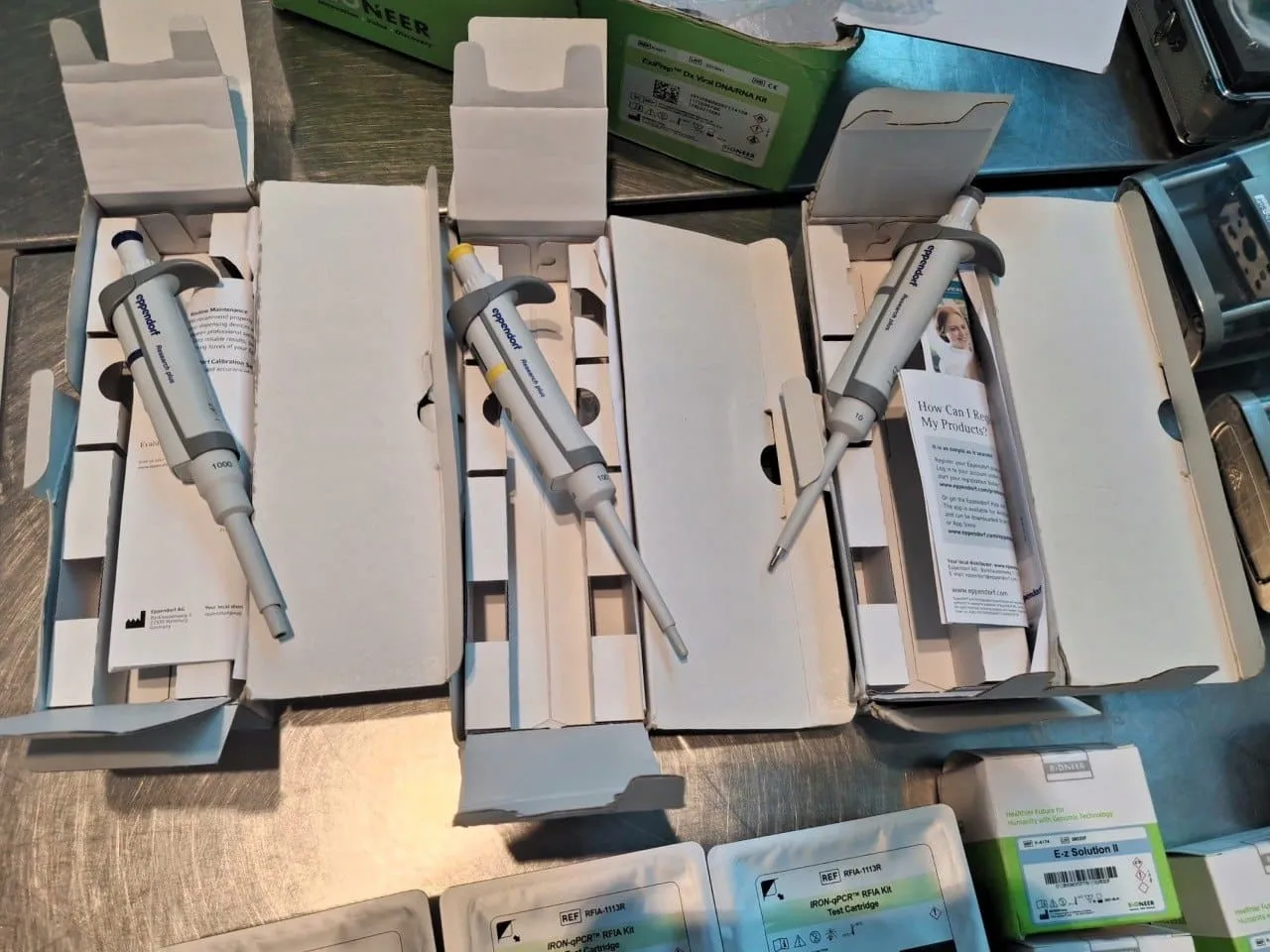 Echipamente medicale nedeclarate, confiscate la Aeroportul din Chișinău
