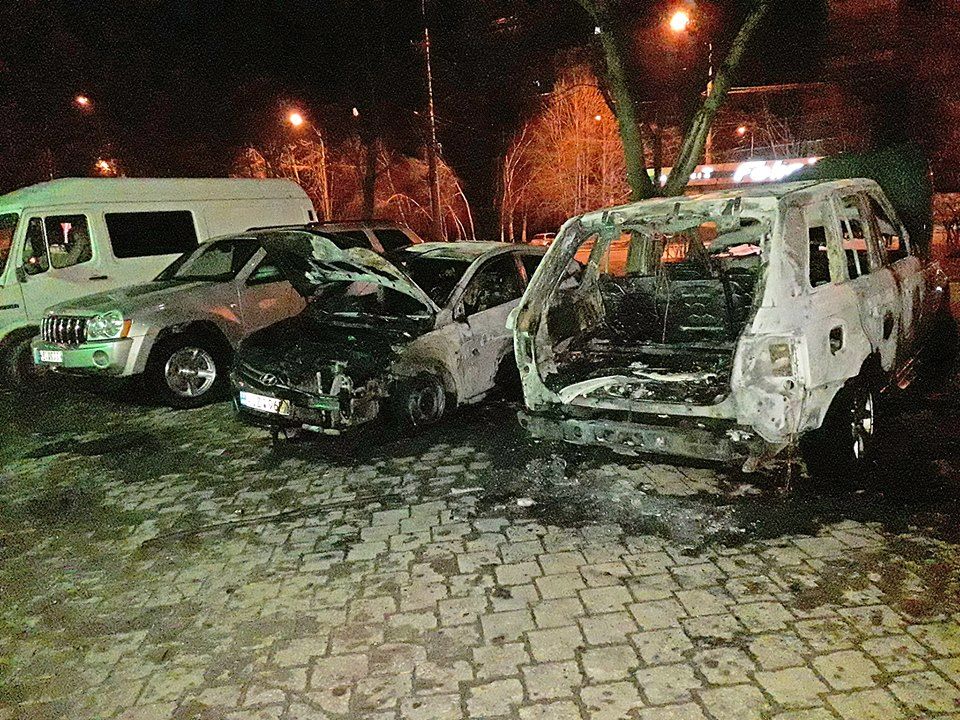 На Ботанике сгорел припаркованный автомобиль