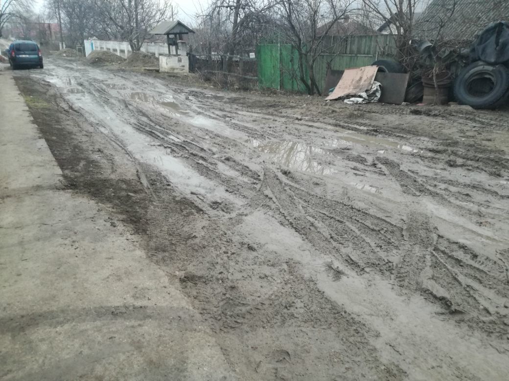 Пригород столицы "утонул" в грязи