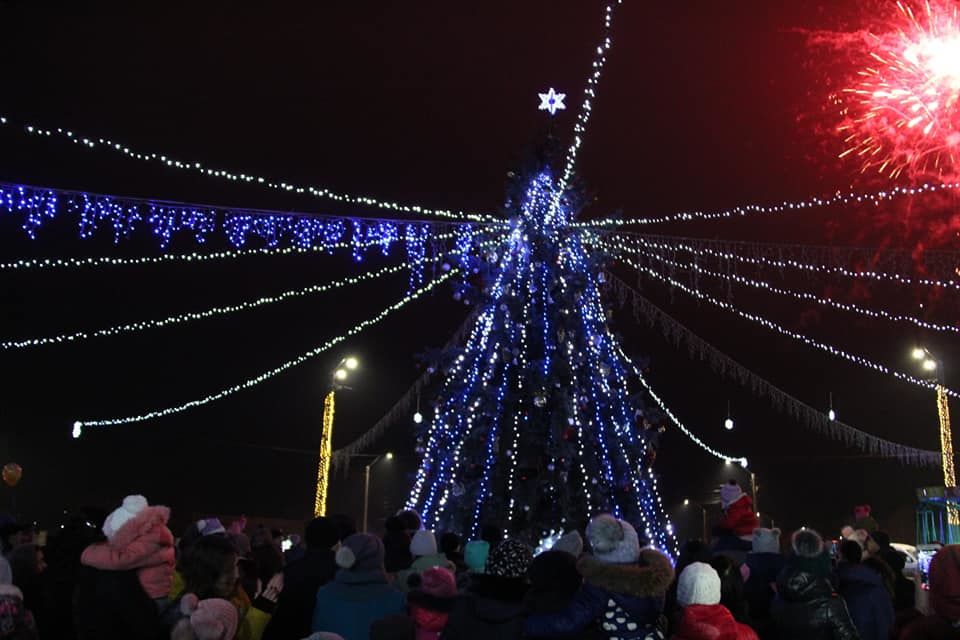 Представлен топ 10 самых красивых рождественских елок в городах Молдовы