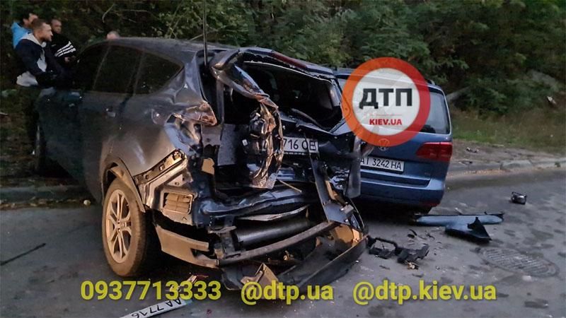 В Киеве бетономешалка протаранила пять автомобилей