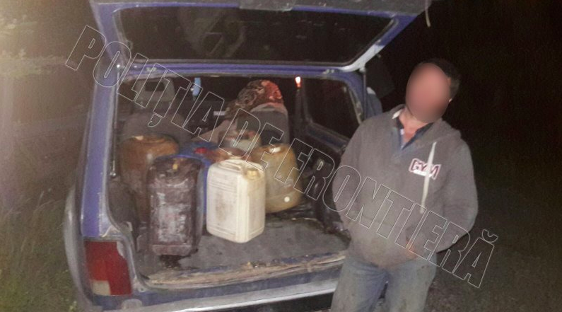 Пограничники задержали двух мужчин, занимающихся кражей топлива
