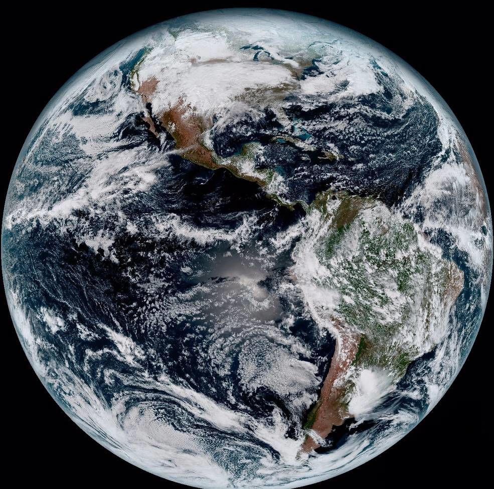 NASA опубликовал фото Земли с новейшего спутника