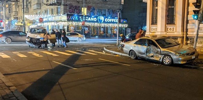 В центре столицы произошла серьёзная авария