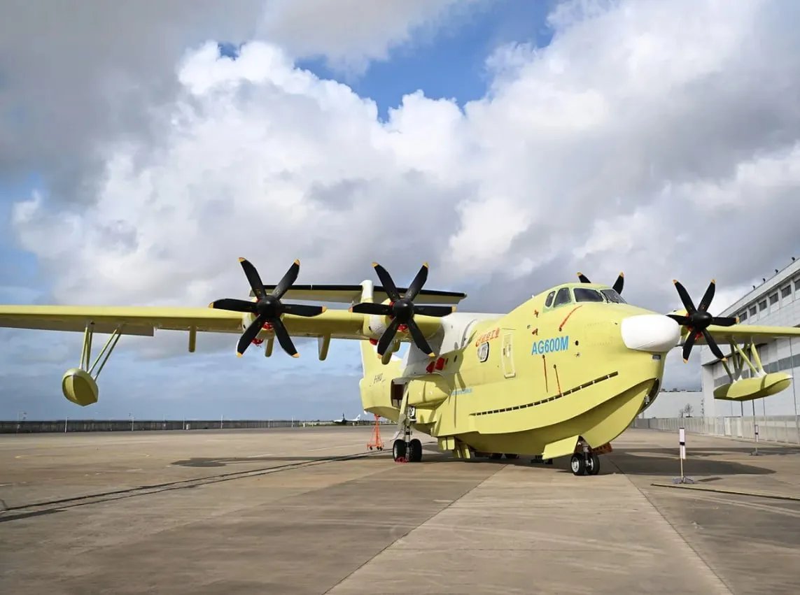 Разработанный КНР самолет-амфибия AG600 поступил в серийное производство
