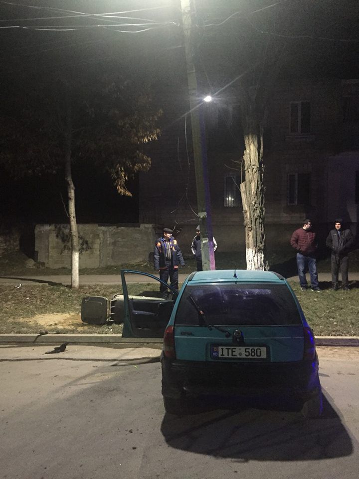 В Оргееве машина врезалась в столб