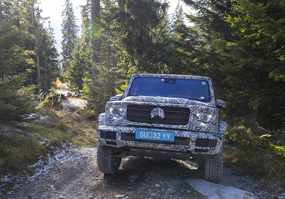 В Сети появились снимки кроссовера Mercedes-Benz G-Class без камуфляжа
