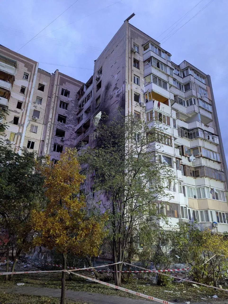 Rusia a lovit din nou Kievul: Trei persoane au murit, iar alte peste 30 au fost rănite