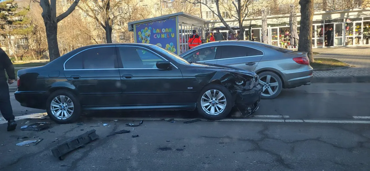 Accident rutier în Capitală: Două automobile s-au tamponat