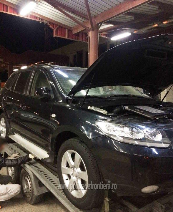 На КПП "Скулень" обнаружен Hyundai Santa Fe, украденный неделю назад во Франции