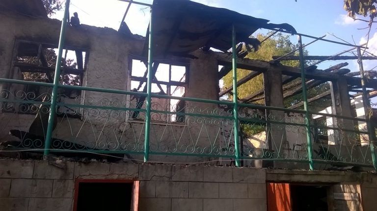 Пожар в Хынчештах: семья с пятью детьми осталась без крыши над головой