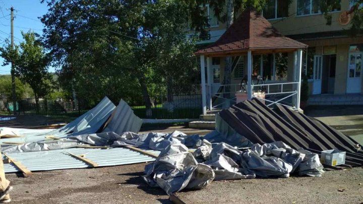 В Сорокском районе сорвало крышу сельской мэрии