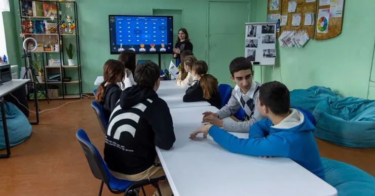 Ассоциация  A.S.I.C.S. подарила интерактивную доску лицею села Кортен