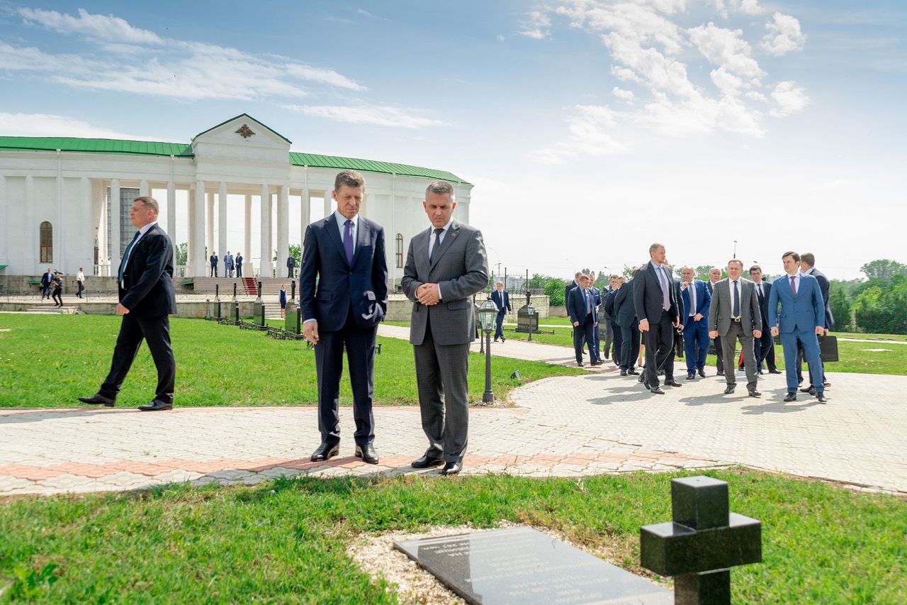 Переговоры между Красносельским и Козаком проходят за закрытыми дверями