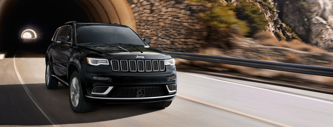 Jeep подготовил черный «спортивный» Grand Cherokee