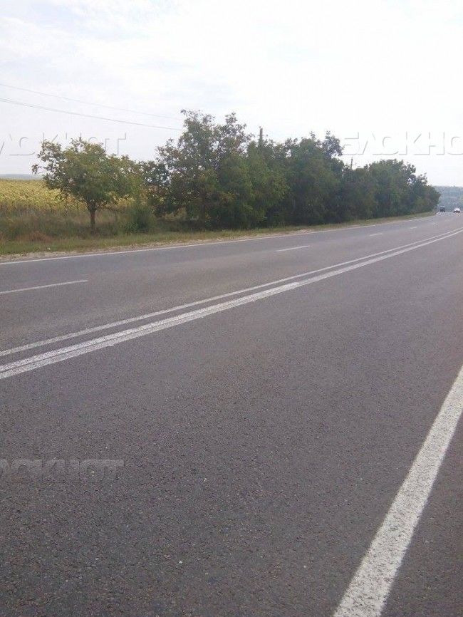 На трассе Оргеев-Резина нарисовали "тройную сплошную" линию
