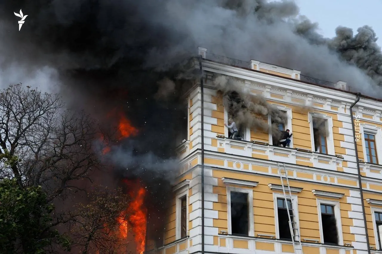 O dronă a lovit clădirea Academiei de Științe a Ucrainei la Kiev: Oamenii s-au salvat ieșind pe ferestre