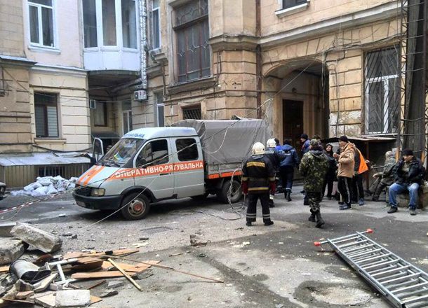 В центре Одессы обрушились два балкона