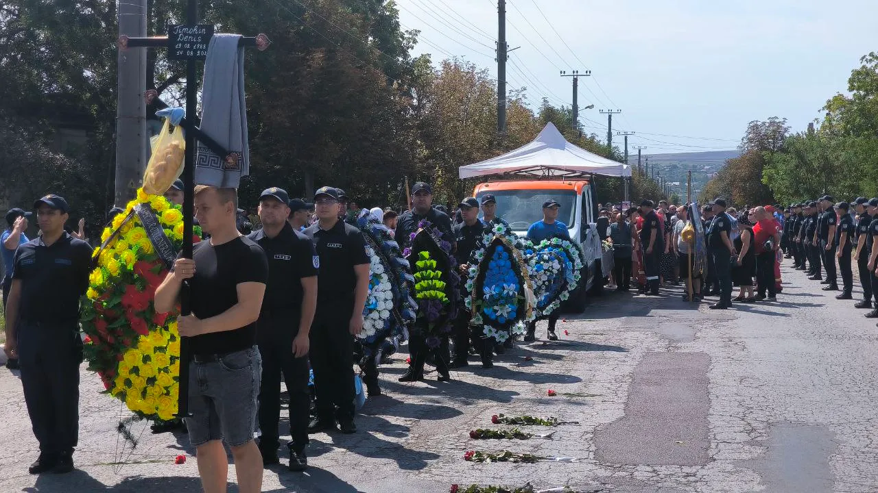 Pompierul decedat Denis Timohin a fost petrecut pe ultimul drum