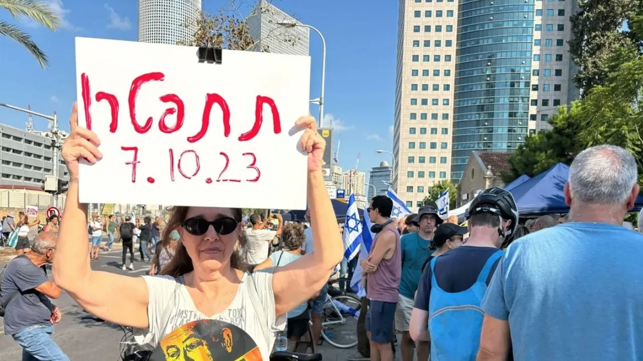 В Тель-Авиве прошла акция протеста: "Освободите заложников"