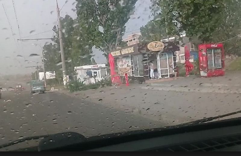 Проливной дождь и шквалистый ветер причинили немалый ущерб на севере страны