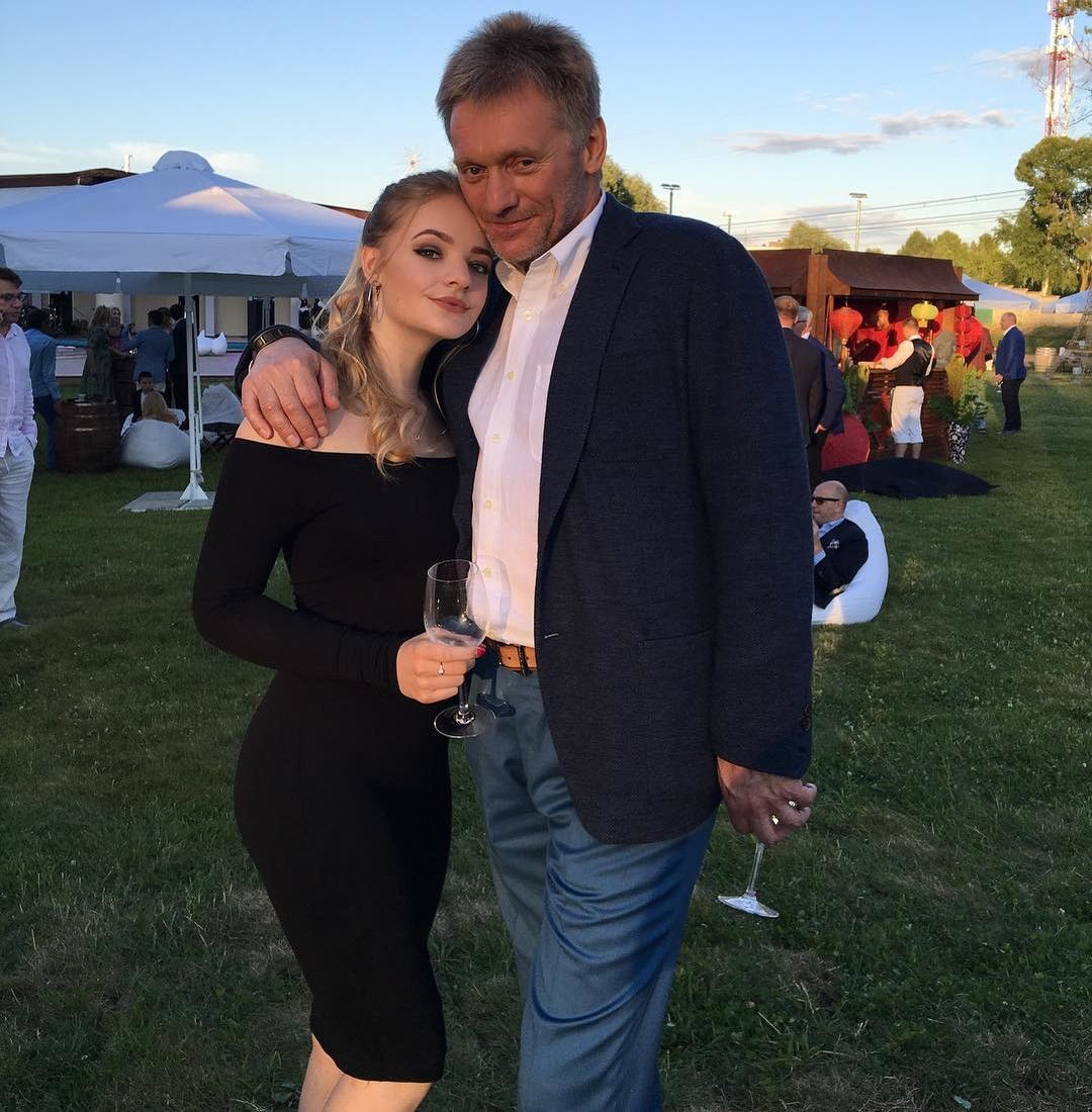 Дочь Пескова жалуется на сложную жизнь в Париже