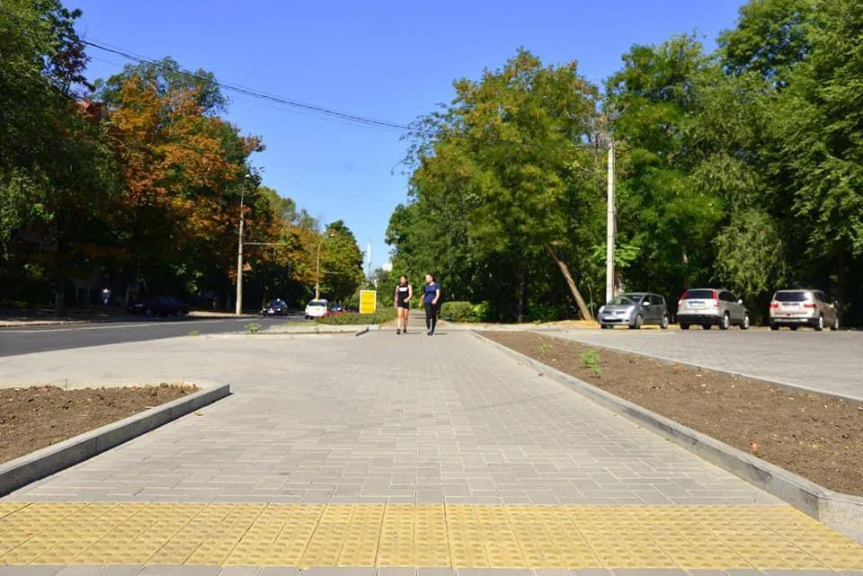 На Ботанике обустраивают парковочные места