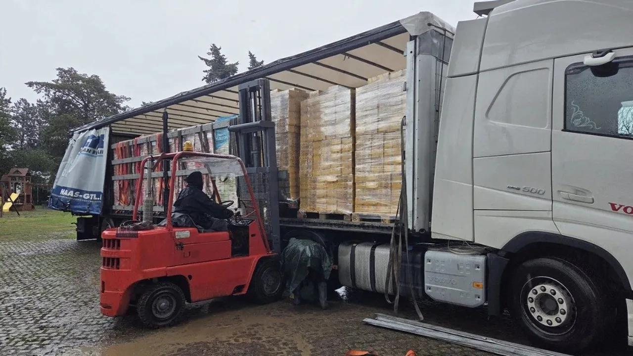 Papa de la Roma a trimis în Ucraina trei camioane cu supe instant