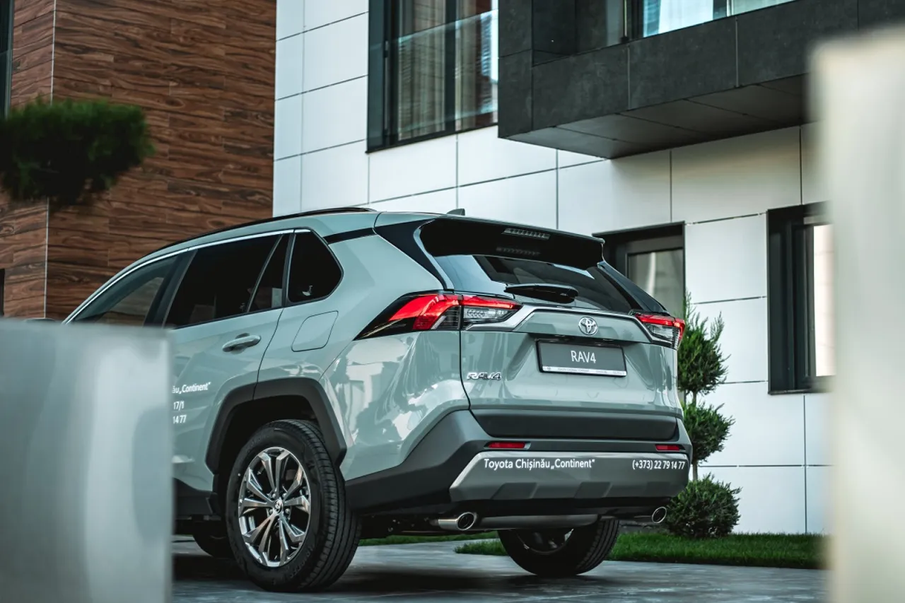 Toyota: Специальное предложение для RAV4 со скидкой до 1500 USD
