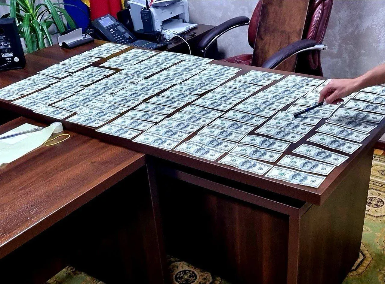 В колл-центре прошли обыски: украинец пытался дать взятку в $20 000