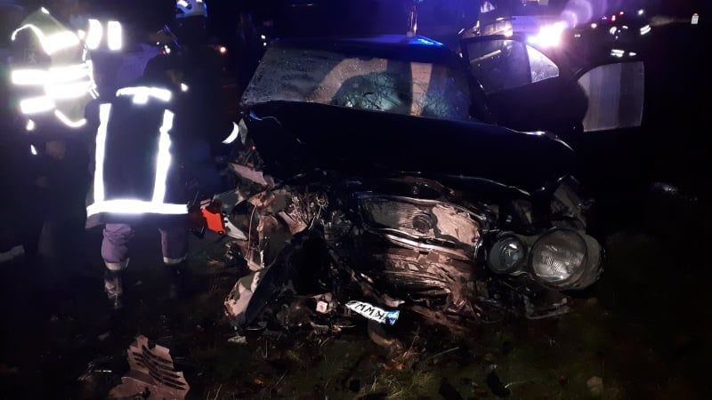 Спасатели освободили 4 человек, которых зажало в поврежденных в ДТП авто