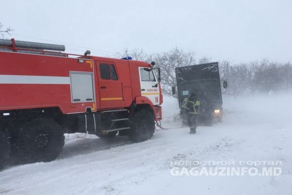 За сутки гагаузские спасатели вытащили из сугробов 41 автомобиль