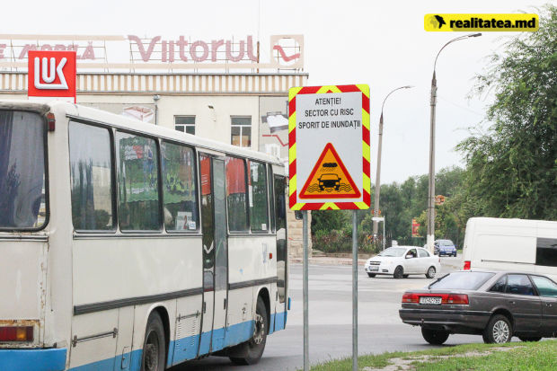 Дорожные знаки риска затопления установлены уже на двух улицах
