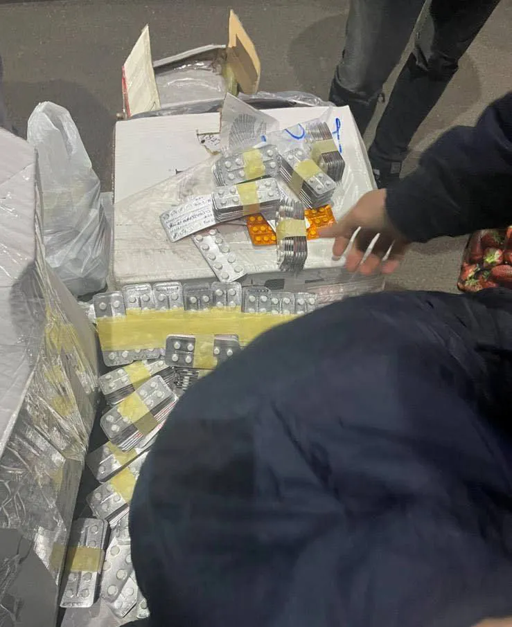 Сигареты и таблетки найдены в микроавтобусе гражданина РМ на границе