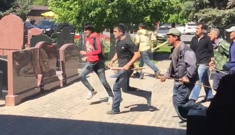 В Москве на кладбище произошла драка с участием 100 человек