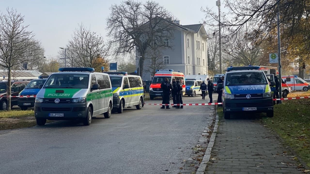 В Германии три человека получили ножевые ранения в результате нападения в поезде