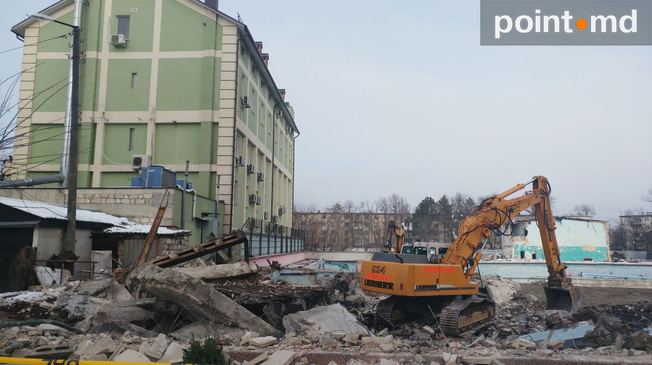 В Кишиневе спортивный комплекс "Юность" сравняли с землей