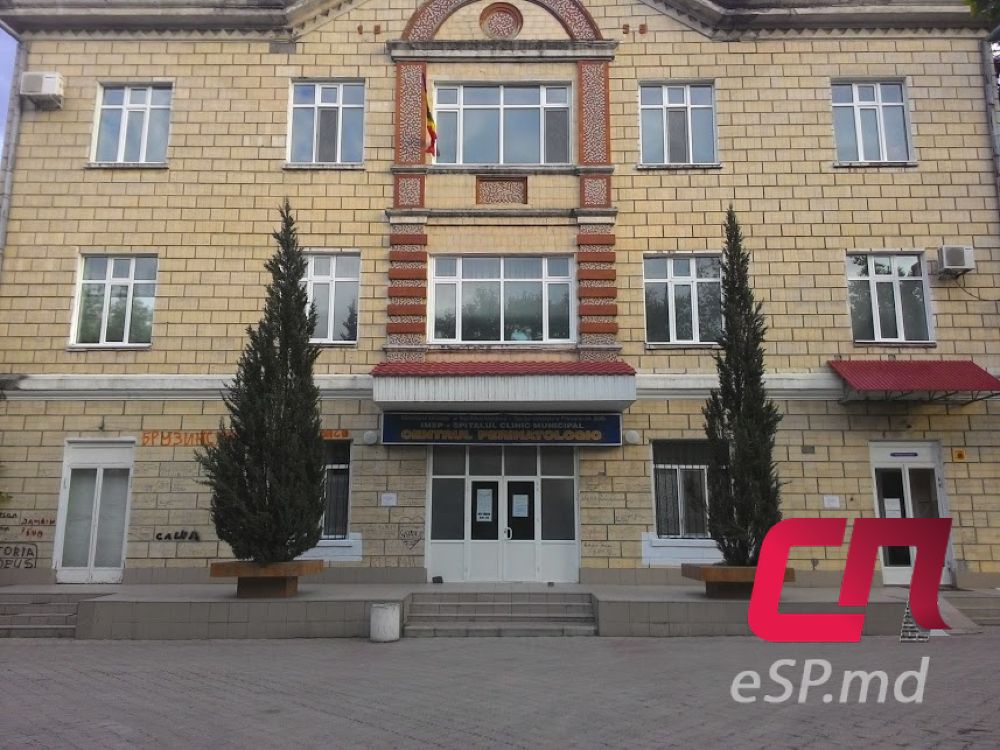 В Бельцах на стенах роддома пишут имена новорожденных