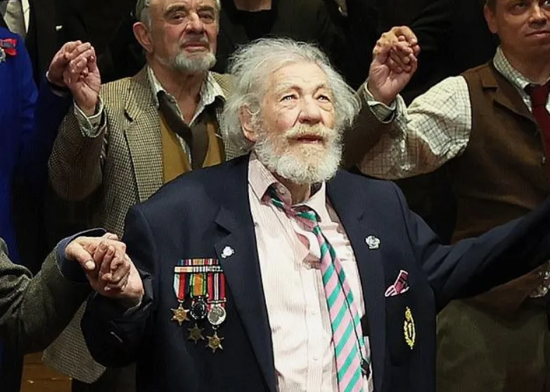 Маккеллена спас костюм: 85-летний британский актер рассказал о падении