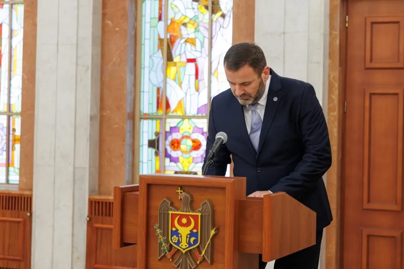 Лилиан Кишка был приведен к присяге президентом Майей Санду